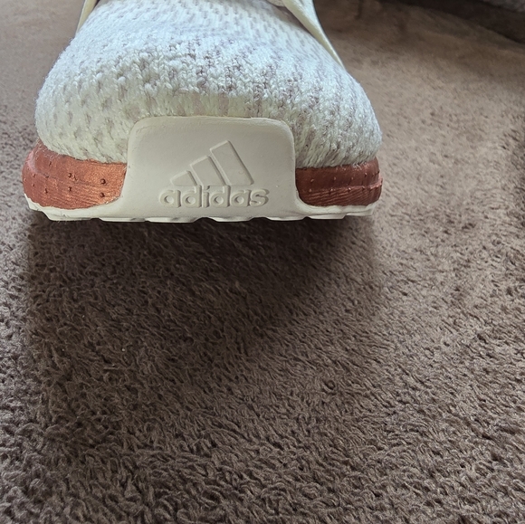"RARE" Adidas ULTRABOOST (new without original box ) - Picture 3 of 9